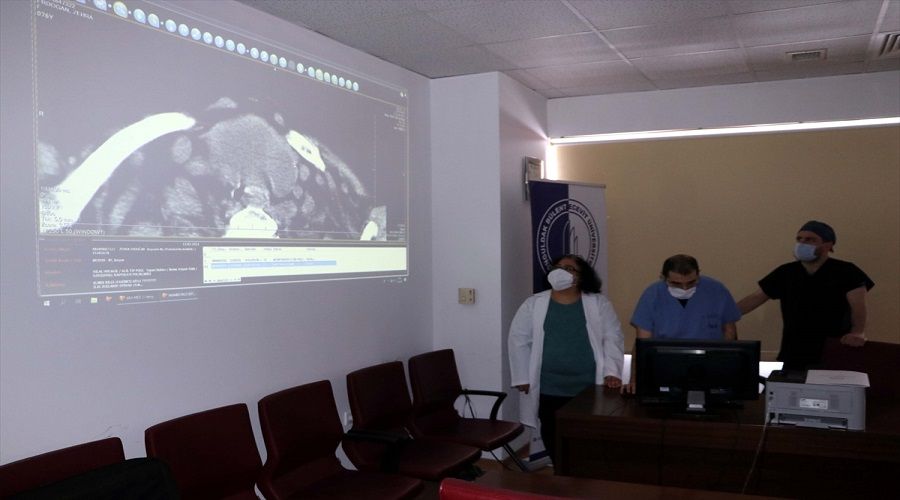 Guatr hastasını oksijen tüpünden kurtaran operasyon