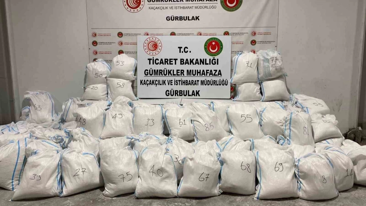 Gümrük kapısında 2.2 ton metanfetamin ele geçirildi