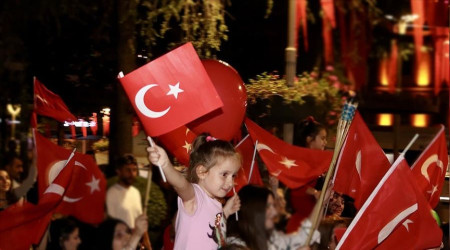 Gururlu ve cokuluyuz
