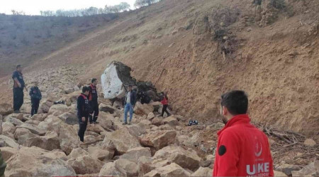 Hafriyat dökerken şarampole devrildi