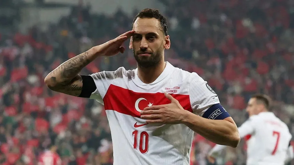 Hakan �alhano�lu'na 'inan�lmaz' teklif! Hakan Safi ��ld�rd�
