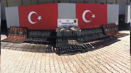 Hakkari'de milyonluk kaçak silahlar ele geçirildi