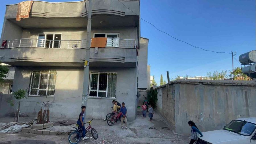 Hal� silkelerken beton zemine �ak�ld�