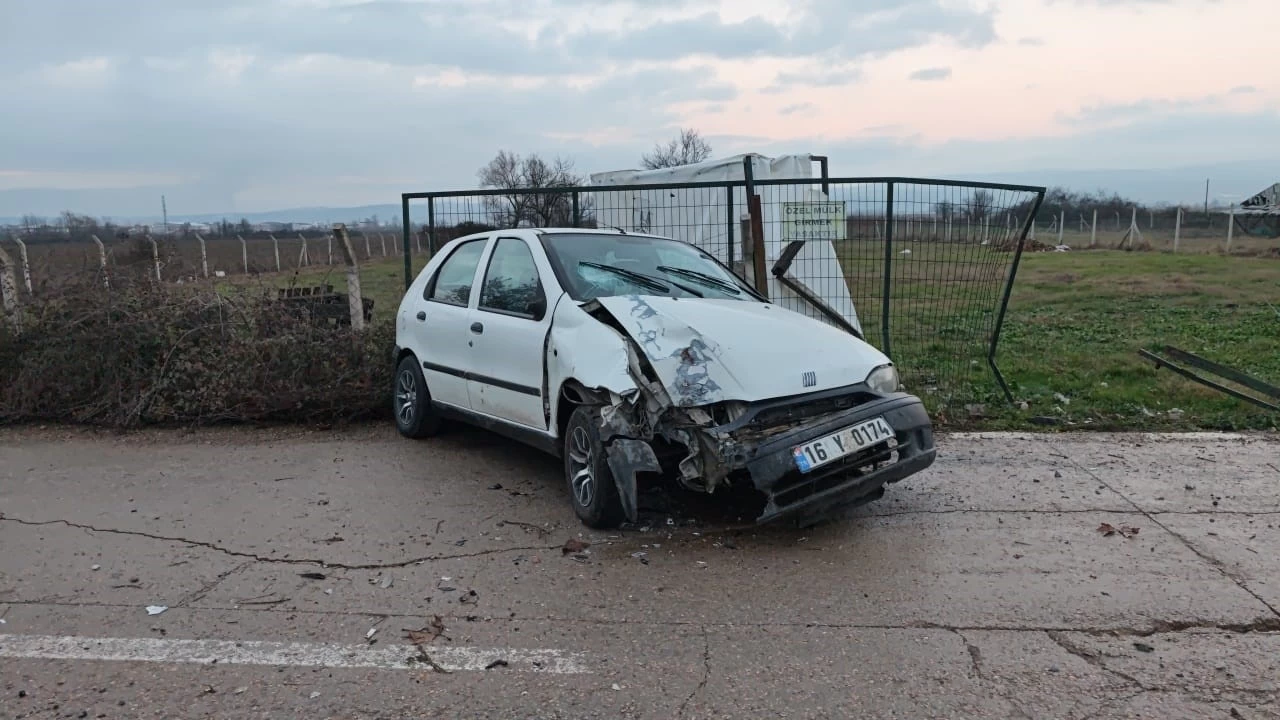 Hap��ran s�r�c� kontrol� kaybedince ara� duvara �arpt�: 2 yaral�