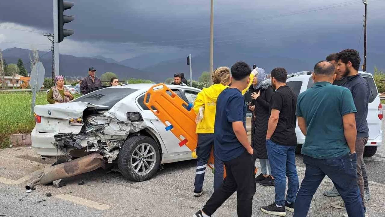 Hatay'da 3 aracın karıştığı kazada 7 kişi yaralandı