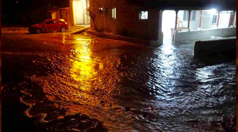 Hatay'da fırtına nedeniyle deniz taştı