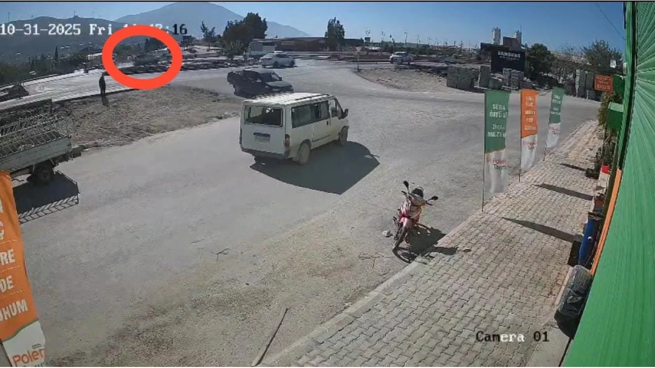 Hatay'da ticari araç 2 motosiklete çarptı: 1 ölü, 5 yaralı