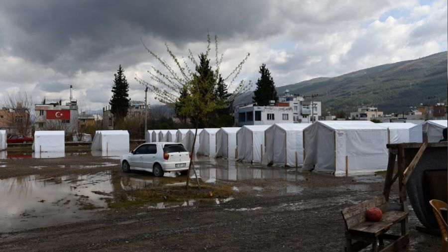 Hatay'da ya�mur depremzedelere zor anlar ya�att�