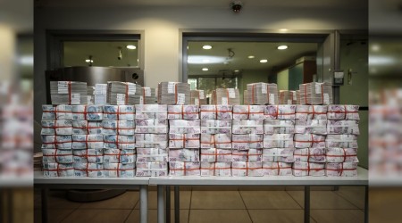 Hazine yüksek faizle borçlandı