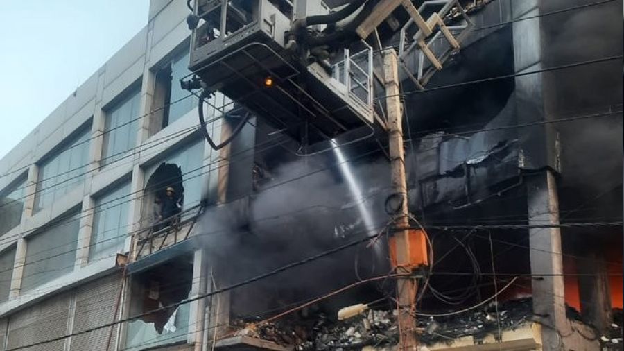 Hindistan'da binada yangýn: 26 ölü, 30 yaralý