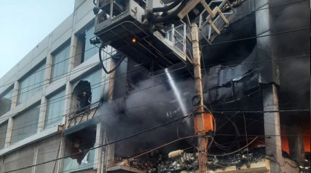 Hindistan'da binada yangın: 26 ölü, 30 yaralı