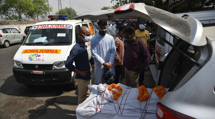 Hindistan'da g�nl�k vaka ve �l�m say�s�nda yeni rekor