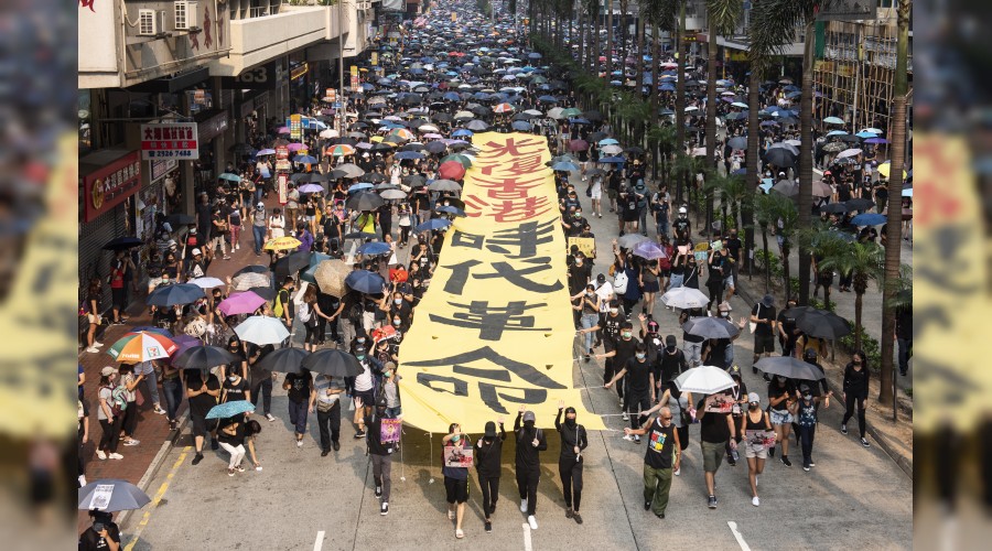 Hong Kong'da yine protesto