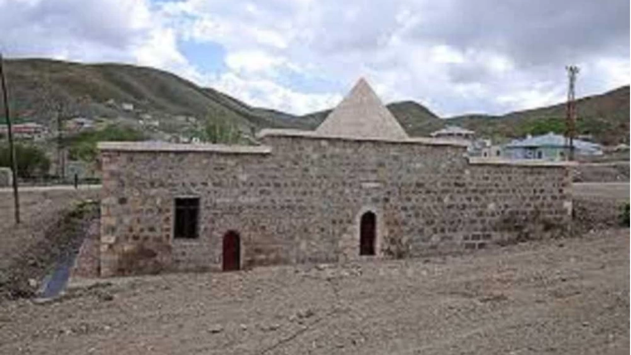 Ho�ap'�n tarihi miras�: Hasan Bey Medresesi