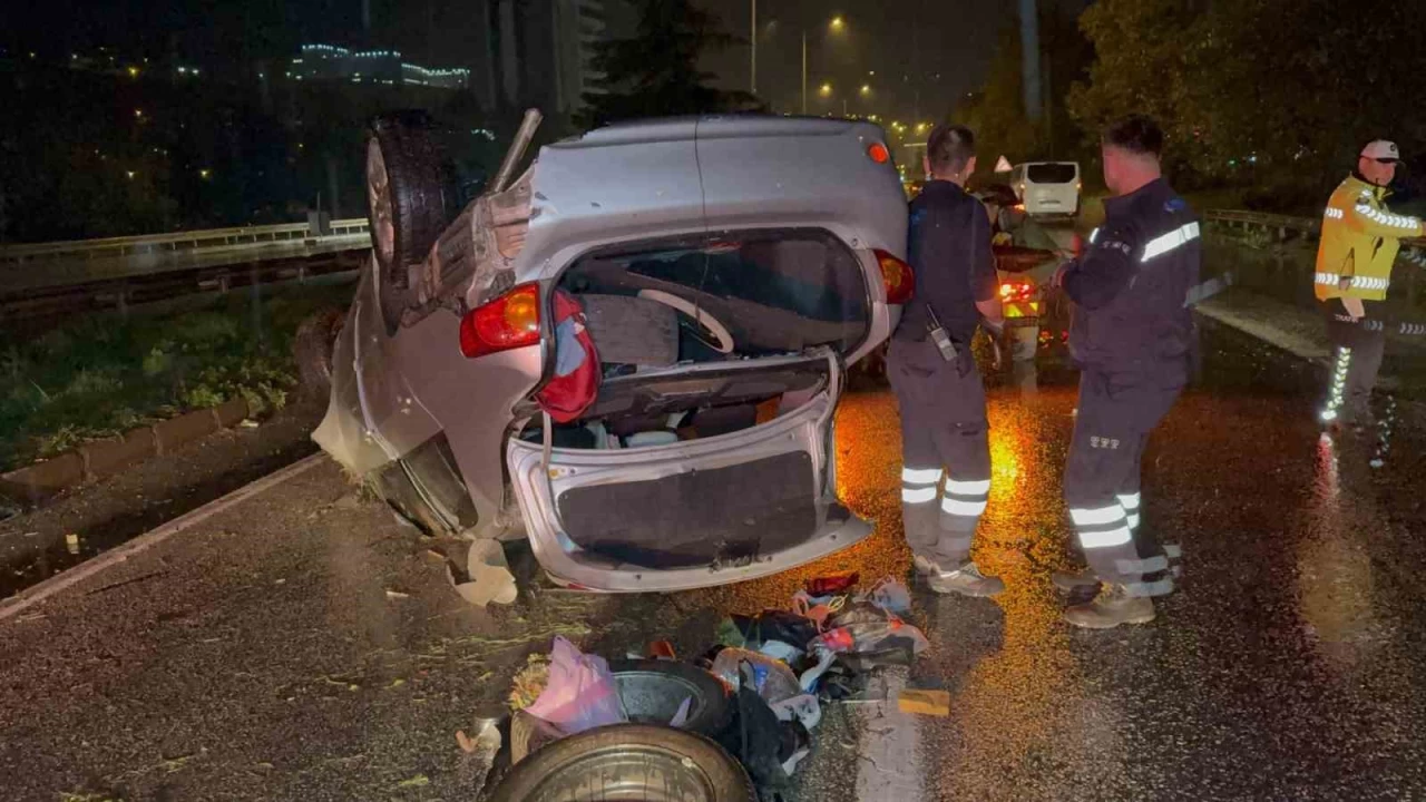 Hurdaya dönen araçtan yara almadan çıktılar