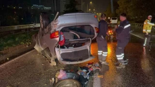 Hurdaya dönen araçtan yara almadan çıktılar