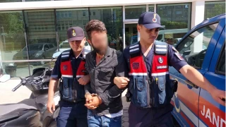 Husumetlisini vurmak isterken yanındaki 2 kişiyi yaraladı