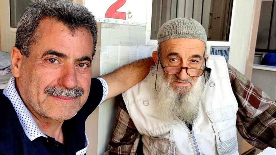 İkisinin aynı yaşta olduğuna kimse inanmıyor