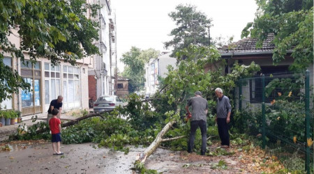 İnegöl'de bayramın birinci günü sağanak sele sebep oldu