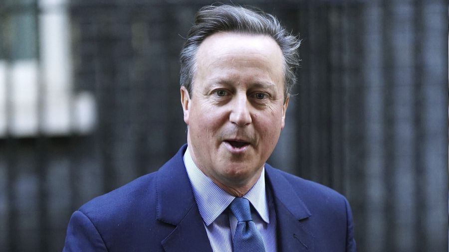 �ngiltere'de eski Ba�bakan David Cameron D��i�leri Bakan� oldu