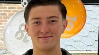 �ngiltere'de polisin b��aklanan ��renciyi kelep�elemesi �lkede geni� �apl� tepkilere neden oldu