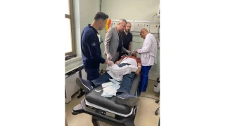 İnşaat işçisinin yüzüne demir saplandı