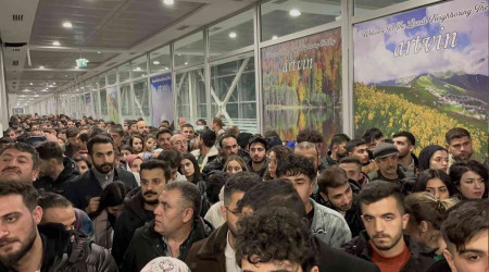 İnsanımız neden telefon için Batum'a gidiyor?