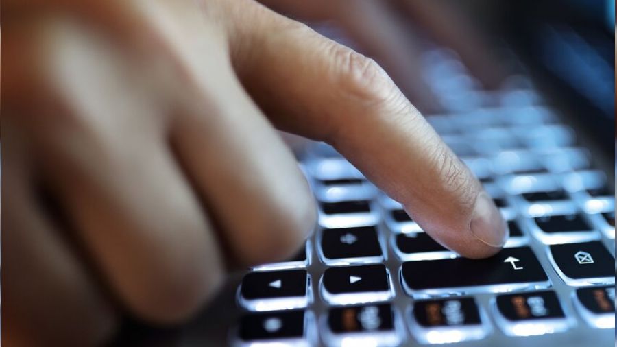 '�nternet kontrol� se�imleri tehdit ediyor'