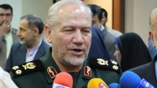  �ran lideri Ayetullah M�cteba Hamaney'in Askeri Dan��man� T�mgeneral Yahya Rahim Safevi, ABD ve �srail ile sava��n yeniden ba�lamas� halinde H�rm�z Bo�az� ve K�z�ldeniz'in ard�ndan sava��n Hint Okyanusu ve �tesine ta��nabilece�ini s�yledi