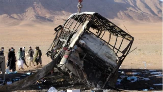 ran'da, Afgan gmenleri tayan otobs kaza yapt: 78 l