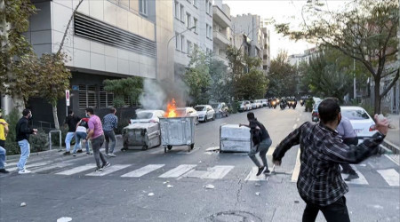 İran'da gergin gün