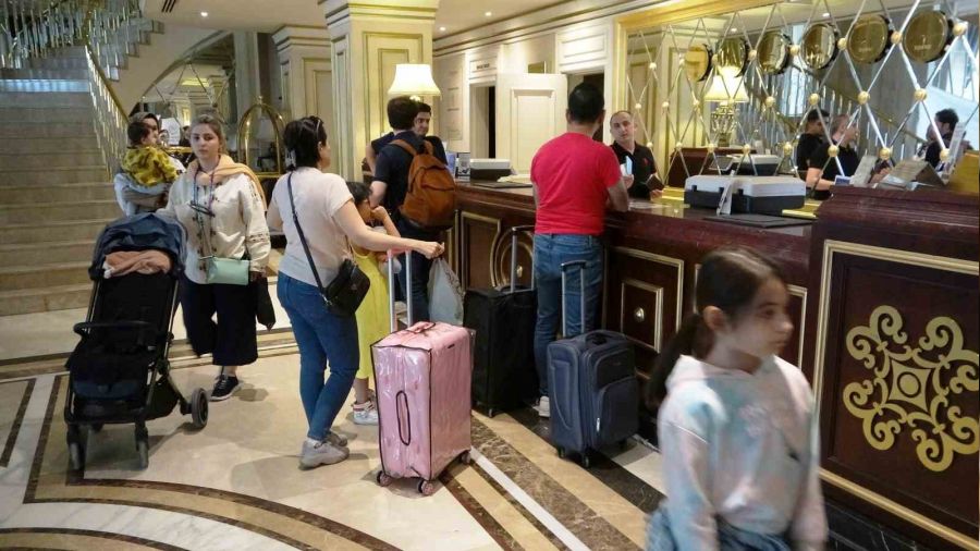 İranlı turistler 3 günlük tatil için Van'a akın etti