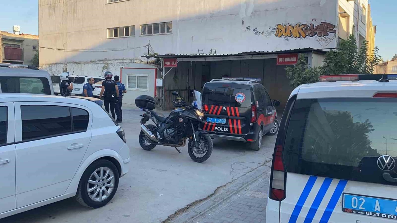 İş yerinde oturduğu esnada silahlı saldırıya uğradı