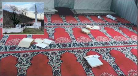 Camiye girip Kur'an-ı Kerim yırttılar