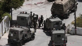 İsrail askerleri, Batı Şeria'da 20 Filistinliyi gözaltına aldı