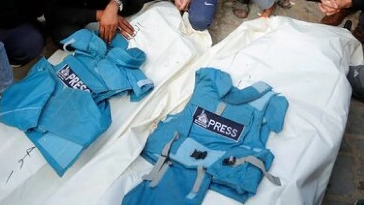 �srail durmuyor... 2 gazeteciyi daha �ld�rd�