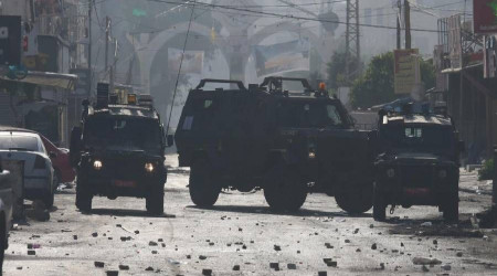İsrail Gazze'de bombalamaya, Batı Şeria'da tutuklamalara devam ediyor