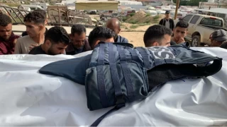 İsrail, Gazze'de gazetecilerin çadırını vurdu: 5 gazeteci öldü