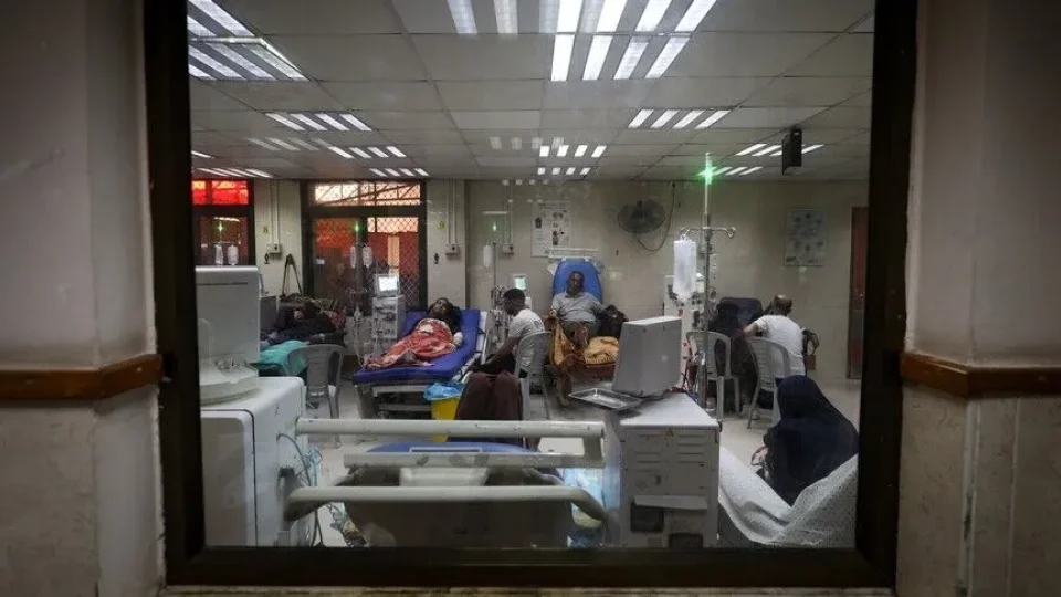 İsrail'in ateşkese rağmen hedef alıp ablukada tuttuğu Gazze'de sağlık sistemi çöküyor