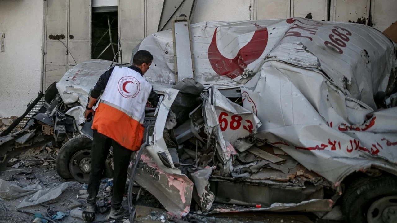 İsrail'in Gazze'ye düzenlediği saldırılarda 885 sağlık çalışanı ve 289 insani yardım görevlisi öldü