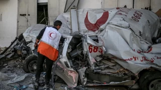 İsrail'in Gazze'ye düzenlediği saldırılarda 885 sağlık çalışanı ve 289 insani yardım görevlisi öldü