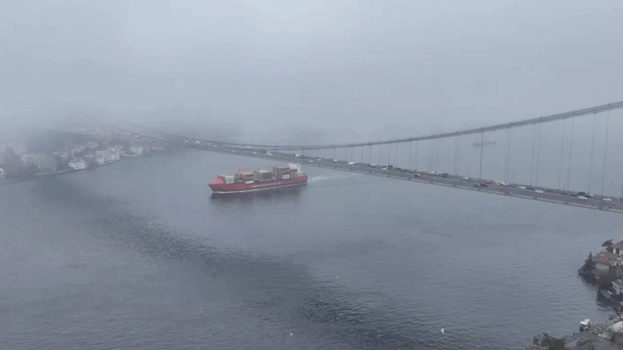 stanbul Boaz'nda gemi trafii ift ynl durduruldu