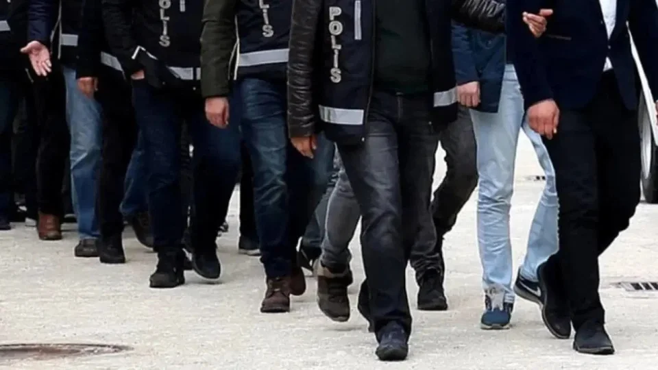�stanbul merkezli sahte p�rlanta operasyonu: 81 ��pheli yakaland�