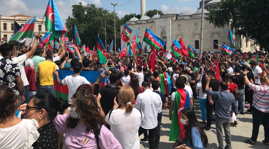 �stanbul'da Azerbaycan'a destek mitingi