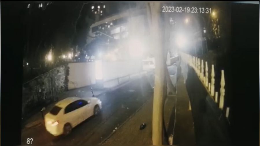 İstanbul'da kiralık araçla kadına kapkaç kamerada