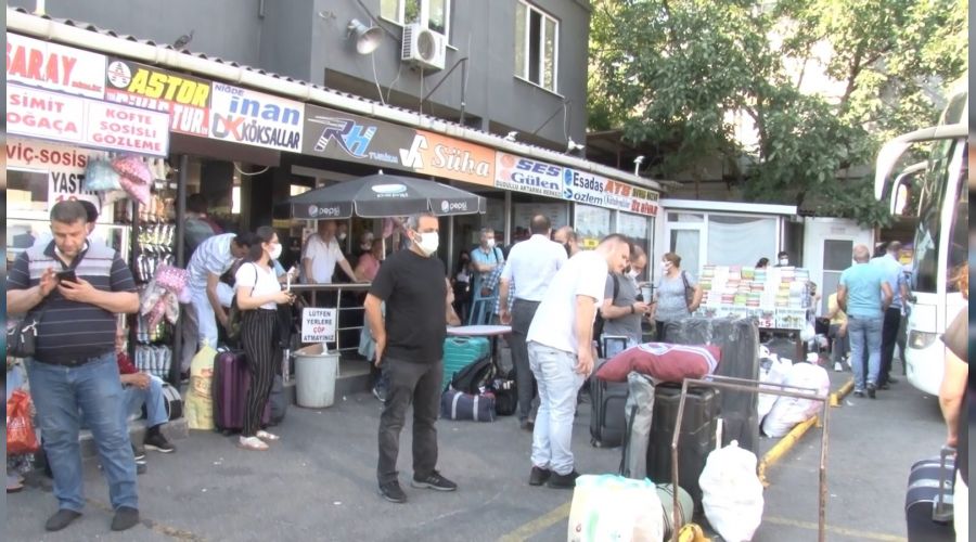 �stanbul'da otogarlarda ek sefer yo�unlu�u