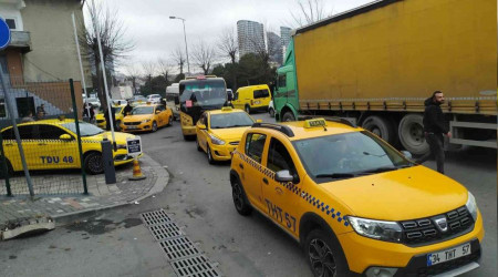stanbul'da taksimetre gncelleme kuyruu