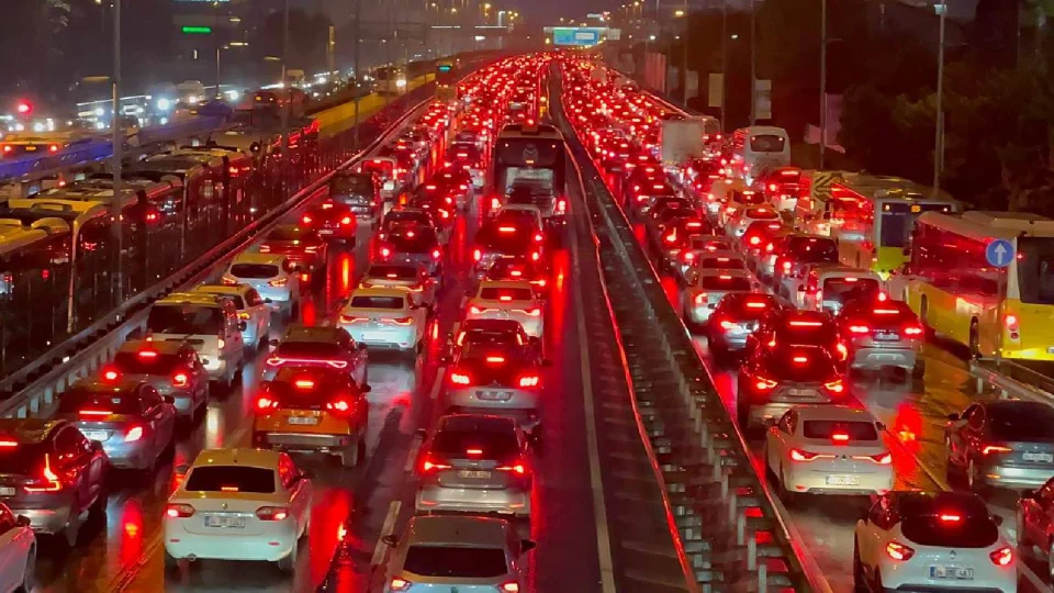 �stanbul'da trafik yo�unlu�u y�zde 90'a ��kt� 
