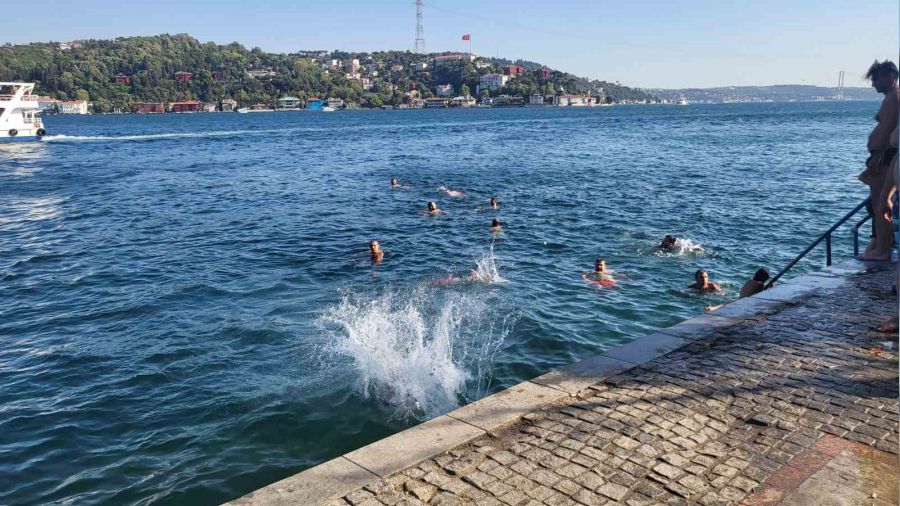 stanbul'da vatandalar soluu sahilde ald