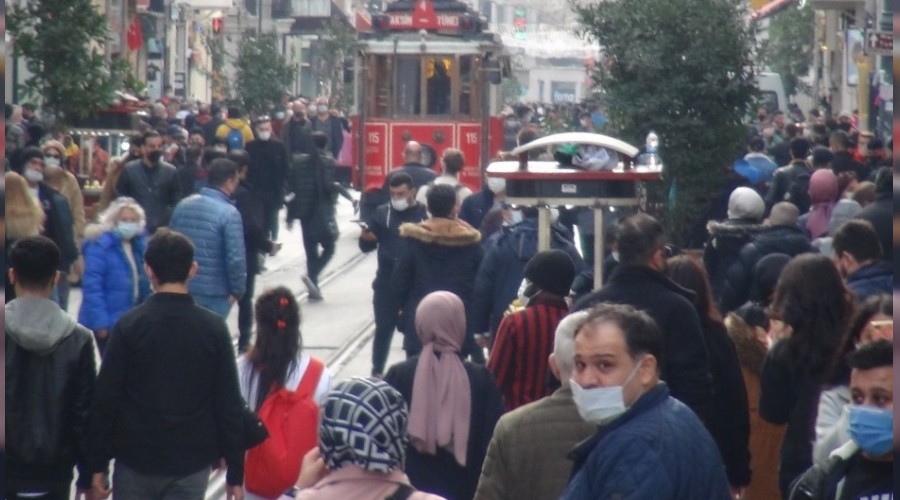 stiklal Caddesi'nde korona ve sigara denetimi